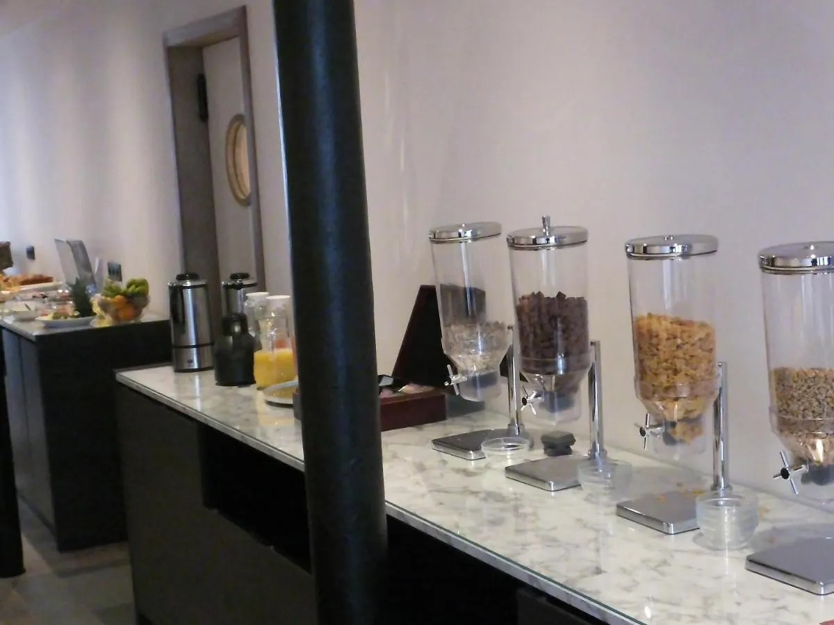 Hotel Monarc Ostende 4*,  Bélgica